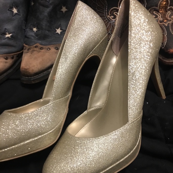 Cowboy boots and stilettos - Picture 2 of 4